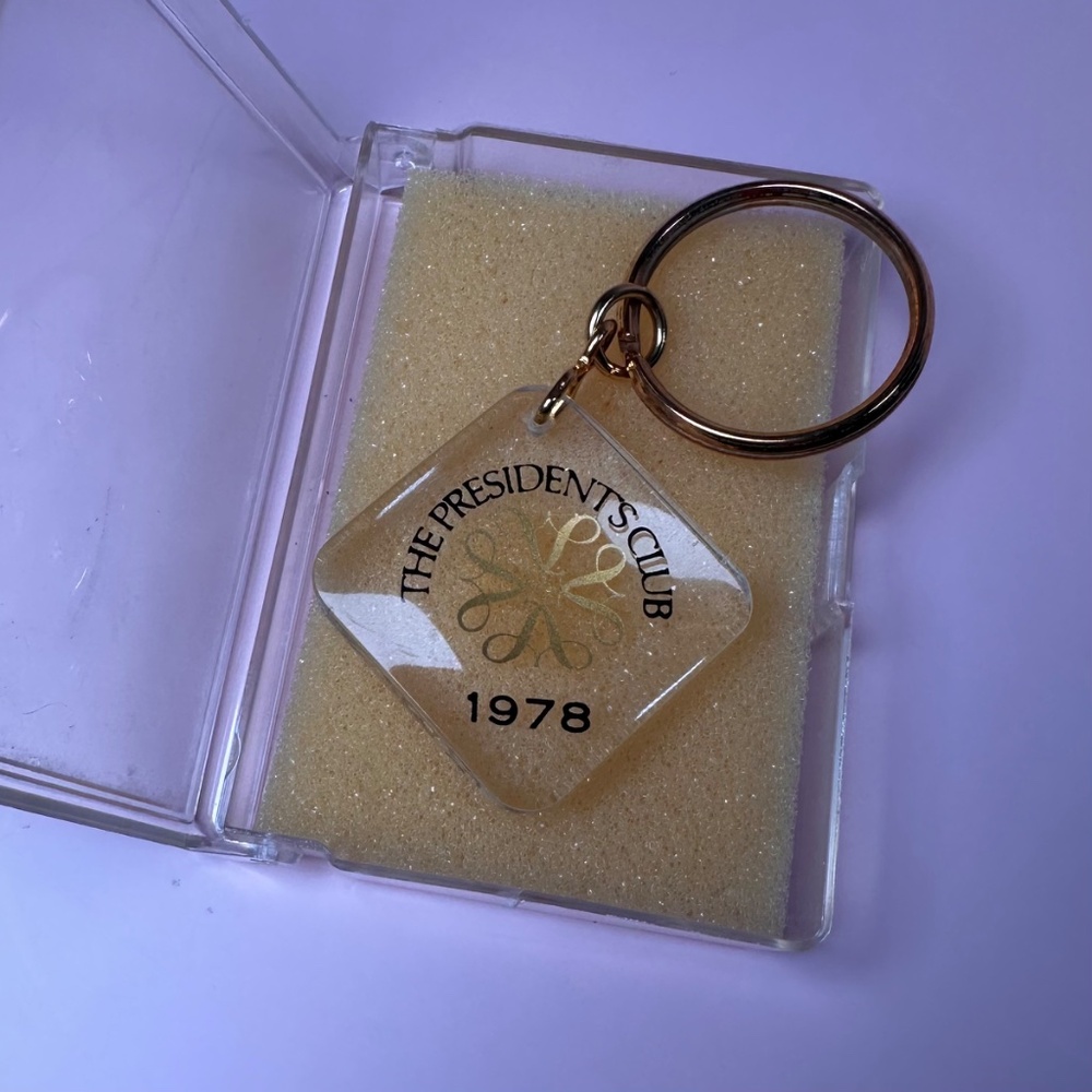 ✨ 5 for $25 DEAL! ✨1978 Avon President’s Club Keychain, Clear Resin & Gold
